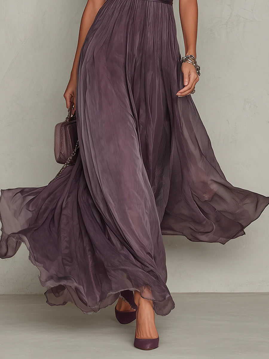 Flavia • Robe longue violette à encolure en V, bordée de dentelle de mousseline