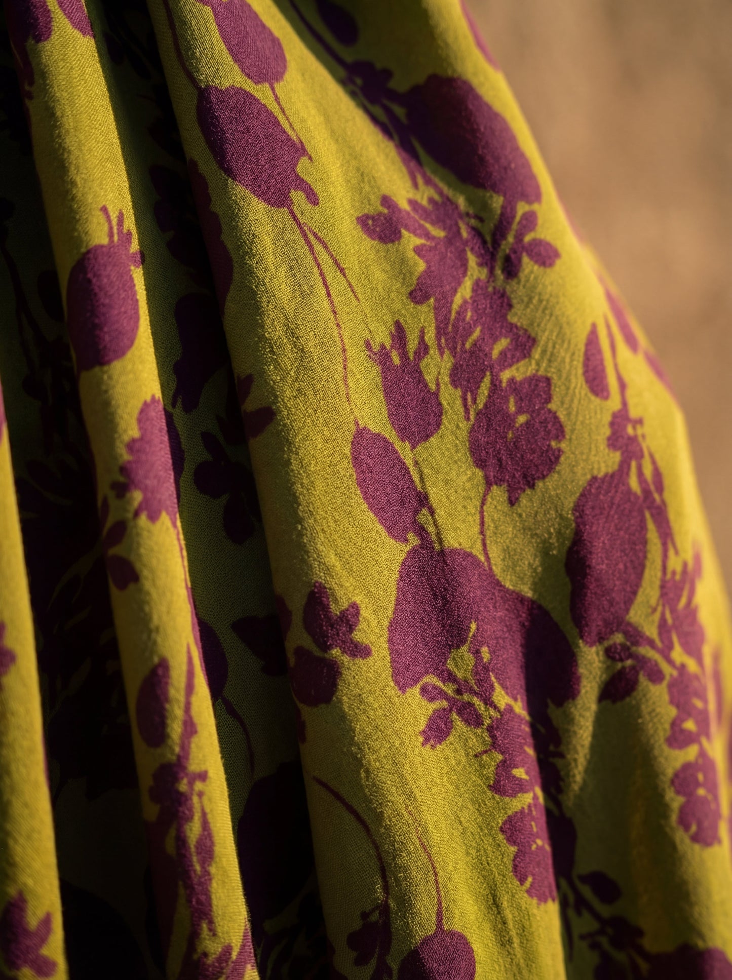 Robe longue à motifs floraux et à la coupe fluide