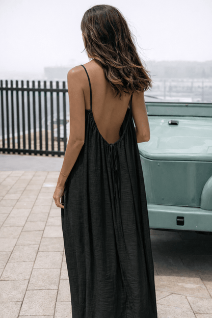 Robe longue ouverte dans le dos