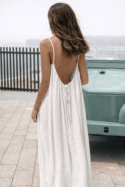 Robe longue ouverte dans le dos