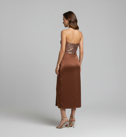 Vestido Stella – Lentejuelas, top bandeau y abertura lateral alta